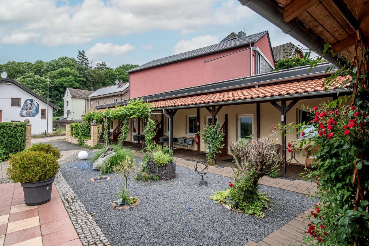 Land-Hotel Zum Schwan, Garni Weilerswist-Metternich, 3 E-Ladestationen, Naehe Phantasialand, Palmenparadies Euskirchen Eksteriør bilde