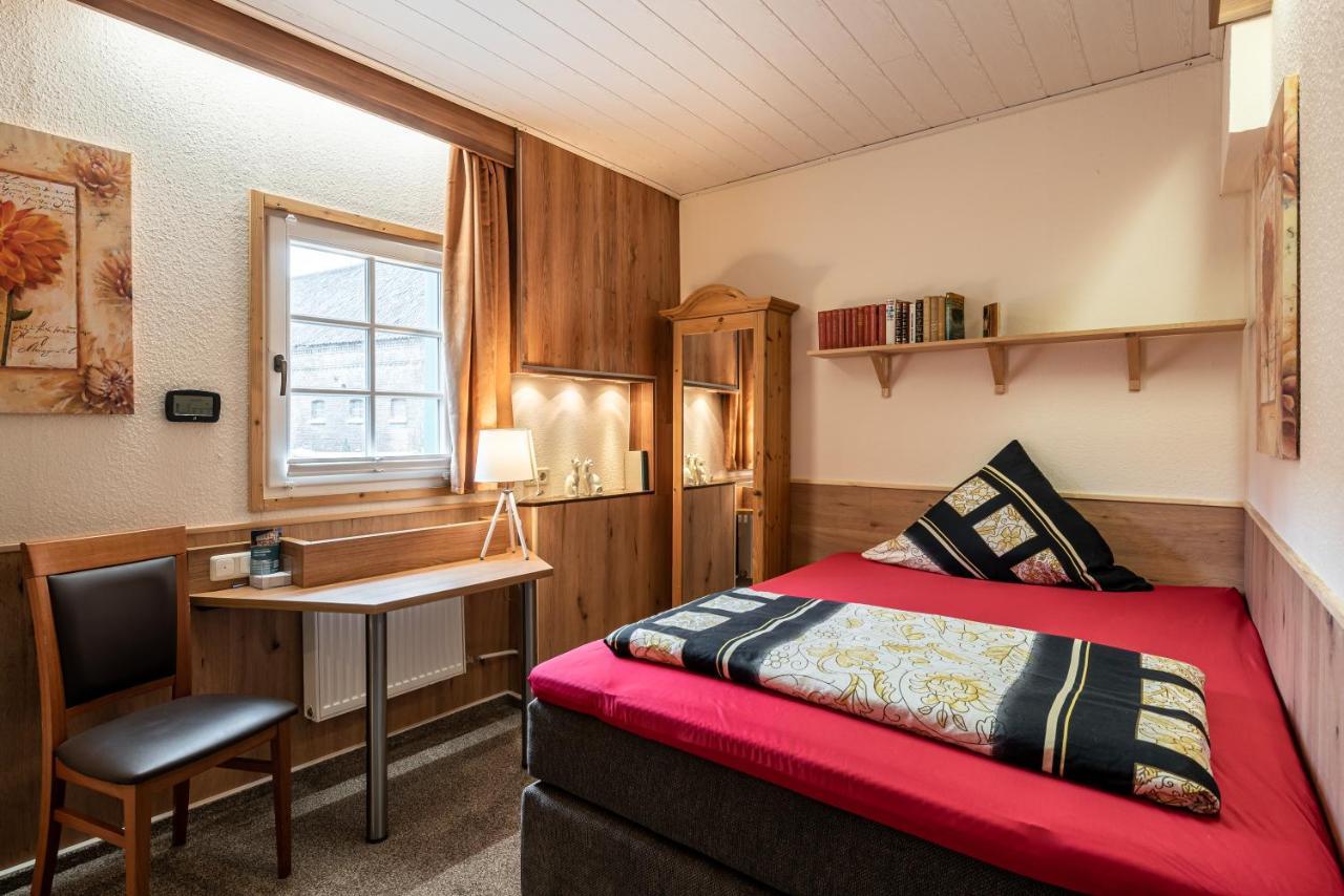 Land-Hotel Zum Schwan, Garni Weilerswist-Metternich, 3 E-Ladestationen, Naehe Phantasialand, Palmenparadies Euskirchen Eksteriør bilde